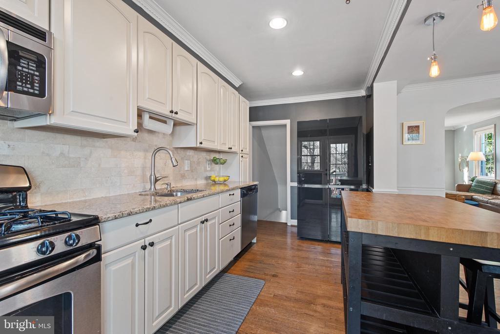 330 Dumbarton Rd