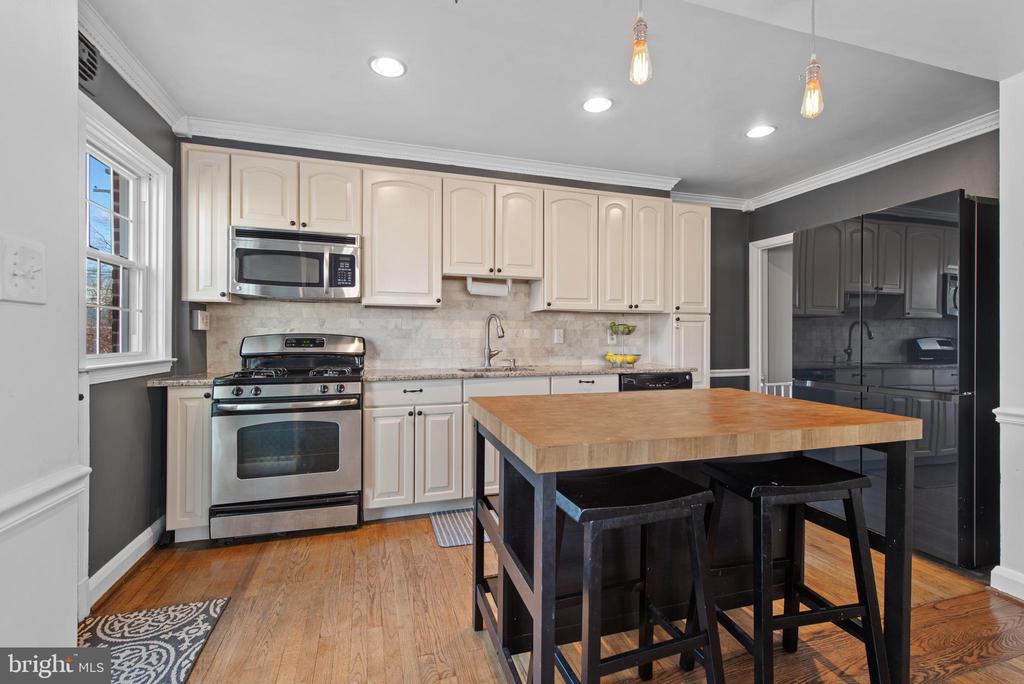 330 Dumbarton Rd