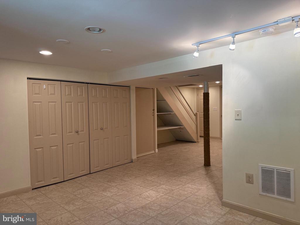 1049 WINSFORD ROAD