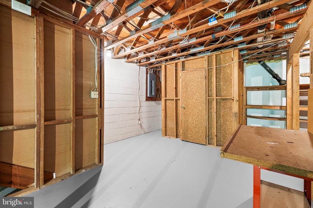 11 COLDWATER COURT
