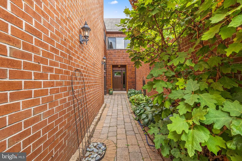 11 COLDWATER COURT