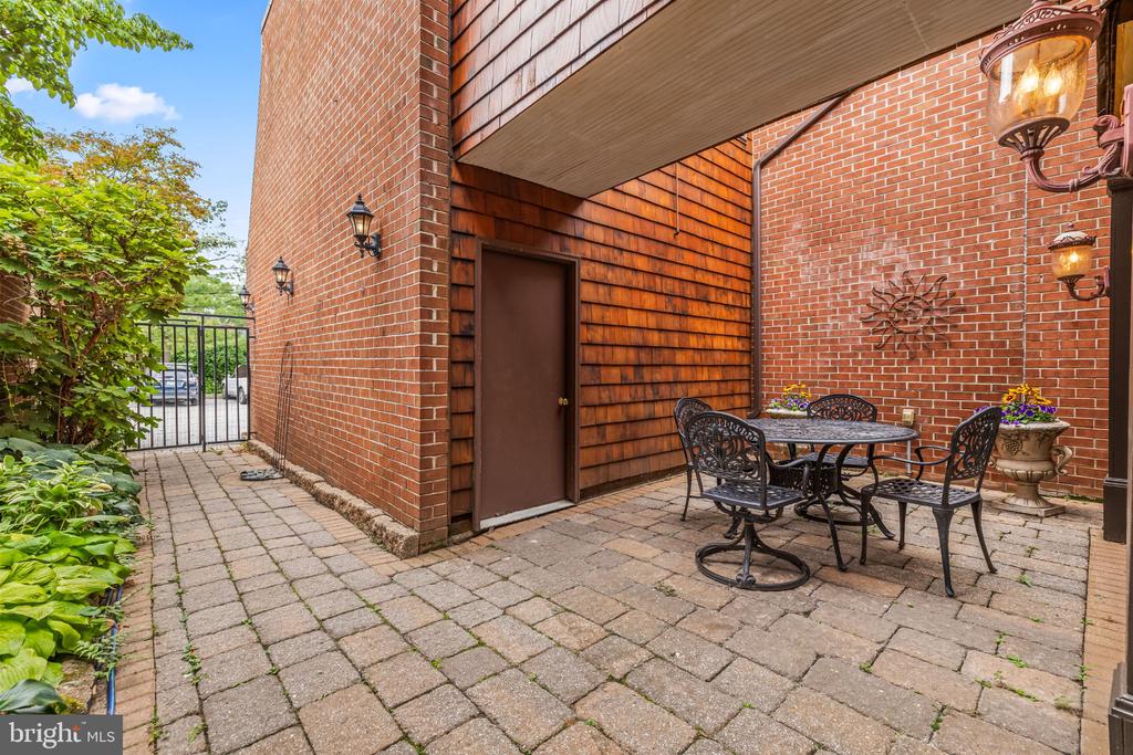 11 COLDWATER COURT