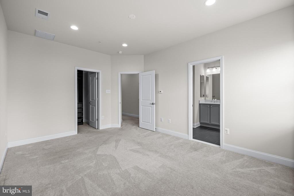 5851 Donovan Ln