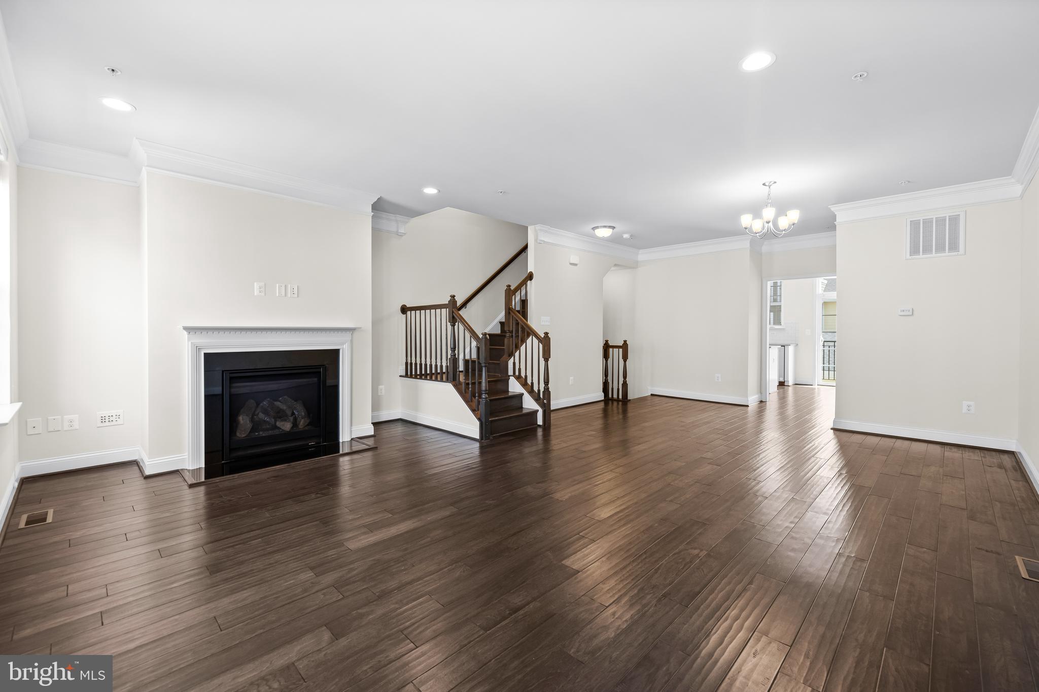 5851 Donovan Ln