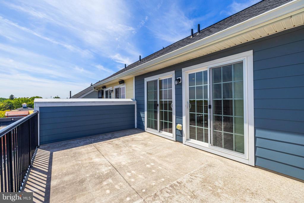 5851 Donovan Ln