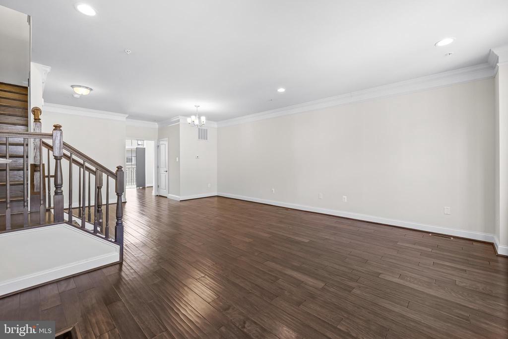 5851 Donovan Ln