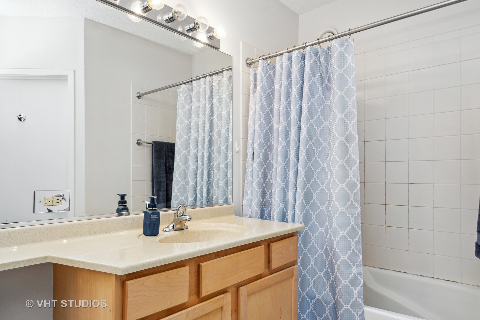 222 N COLUMBUS Drive Unit: 507