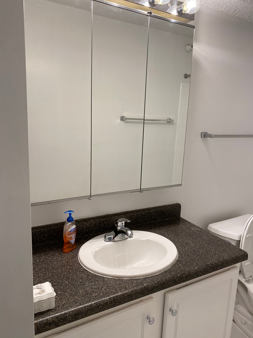 10 E ONTARIO Street Unit: 2401