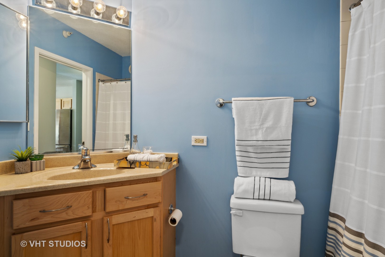 222 N Columbus Drive Unit: 2008