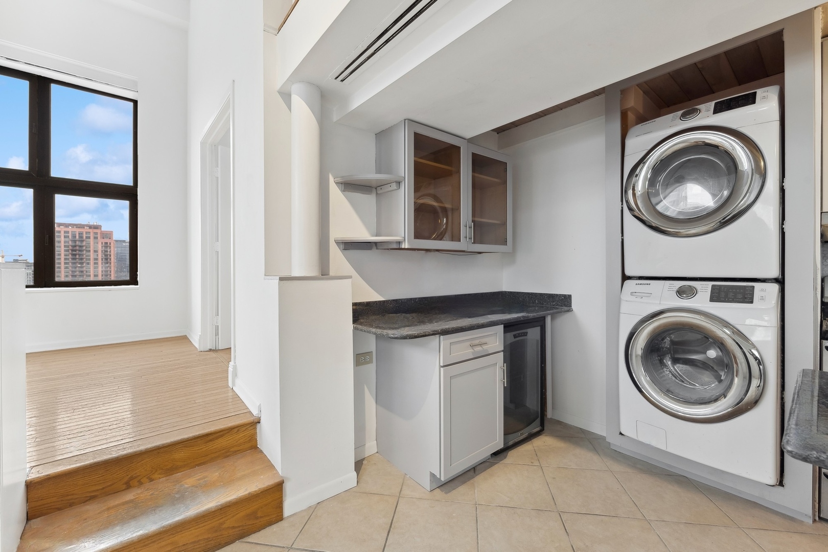 345 N Canal Street Unit: 1601