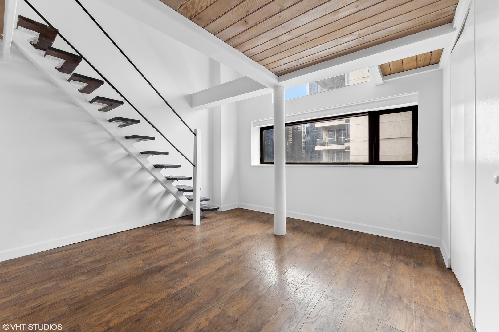 345 N Canal Street Unit: 1601