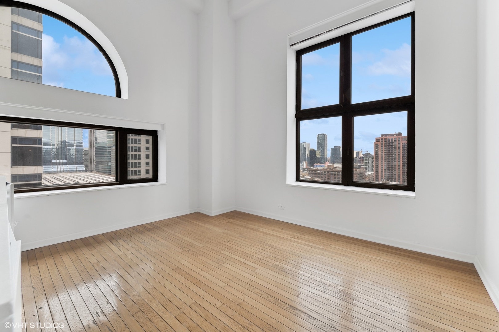 345 N Canal Street Unit: 1601