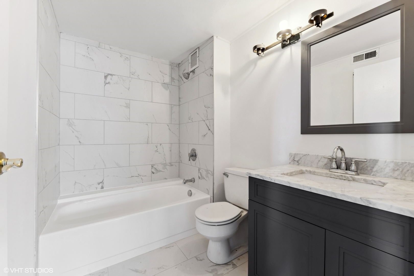 345 N Canal Street Unit: 1601