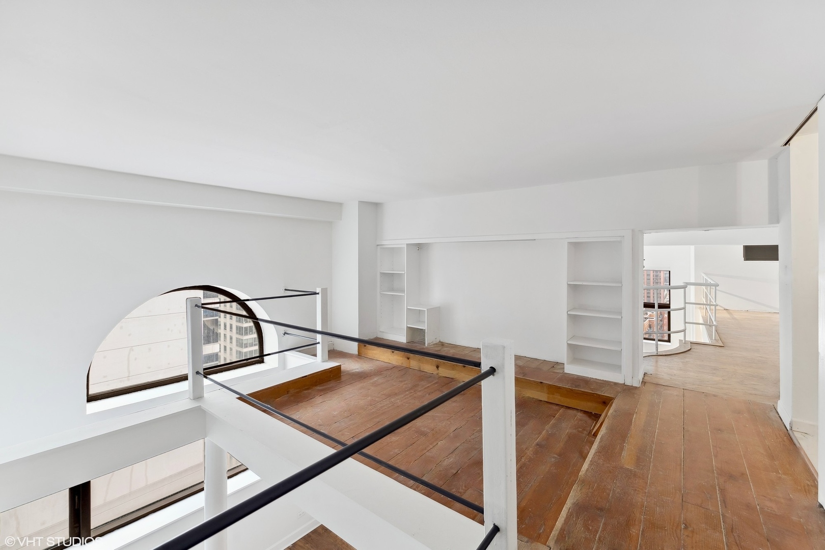 345 N Canal Street Unit: 1601