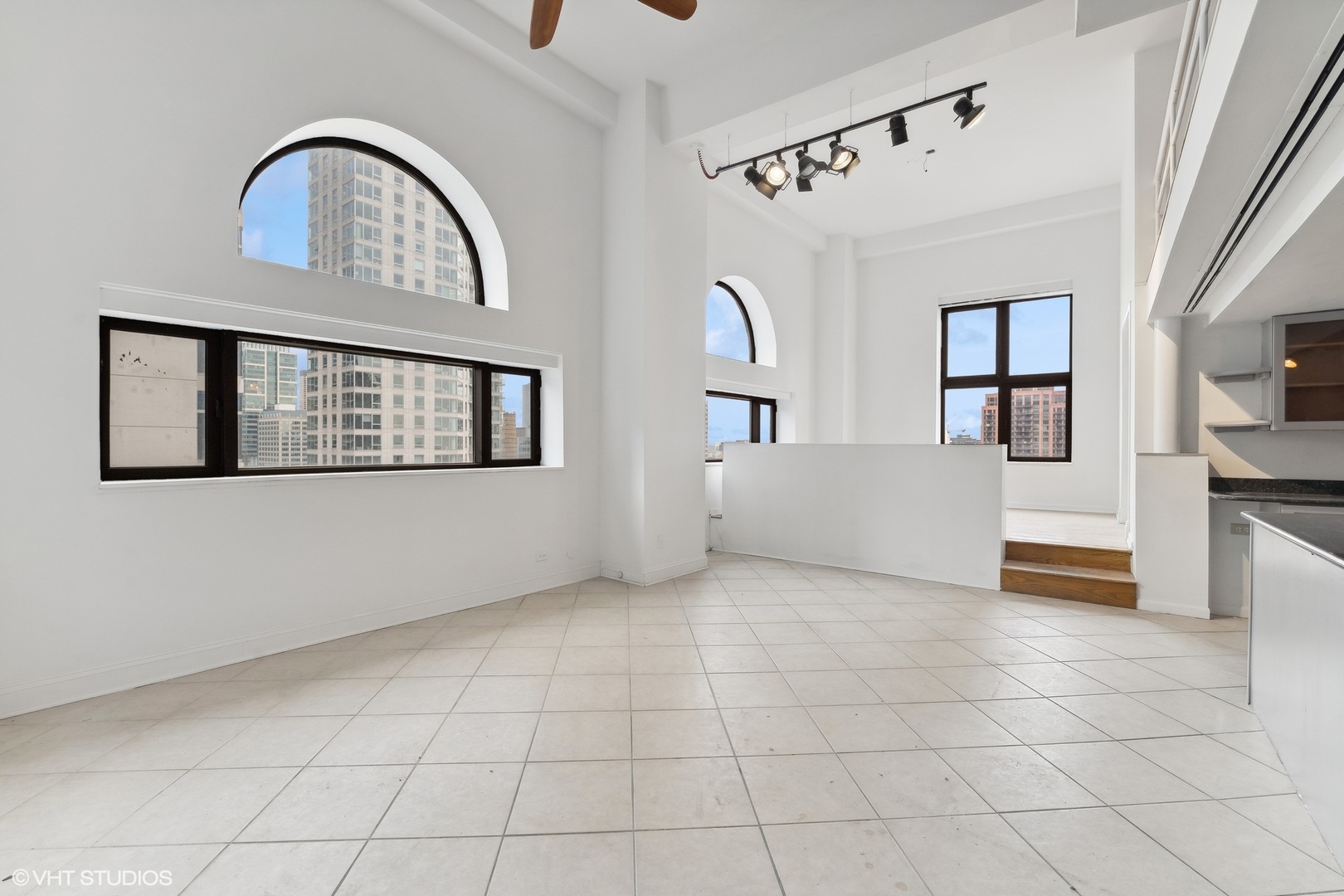 345 N Canal Street Unit: 1601