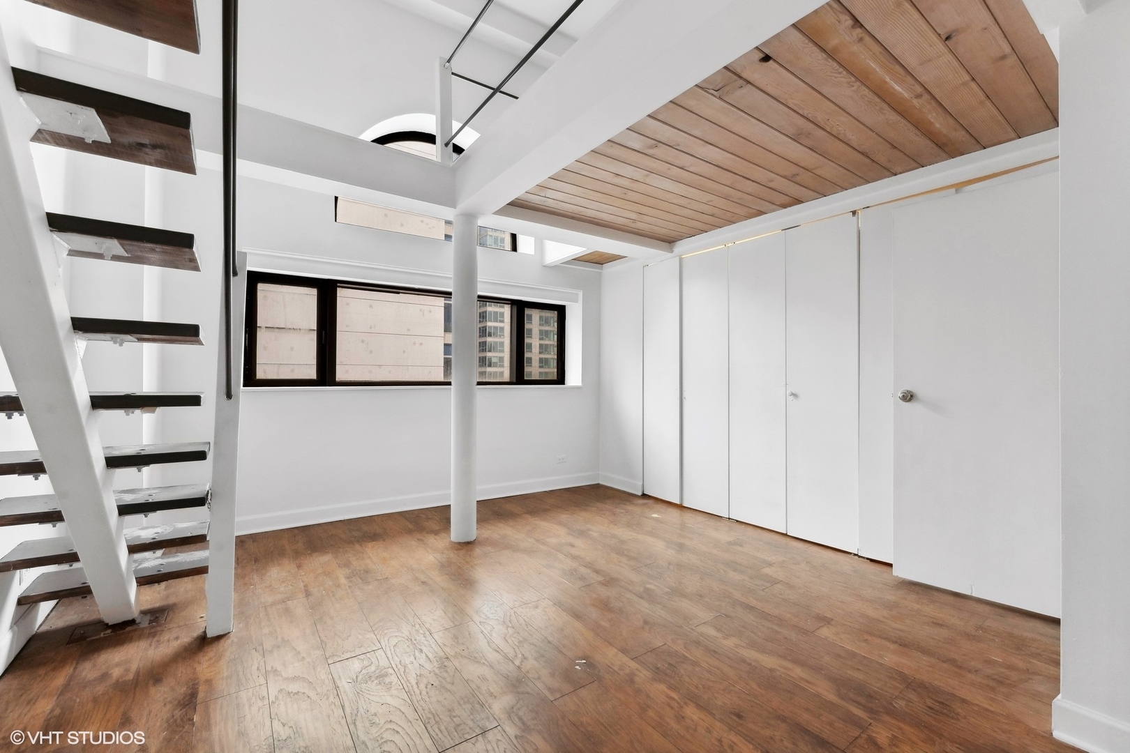 345 N Canal Street Unit: 1601