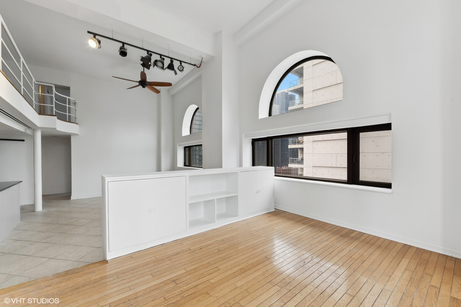 345 N Canal Street Unit: 1601