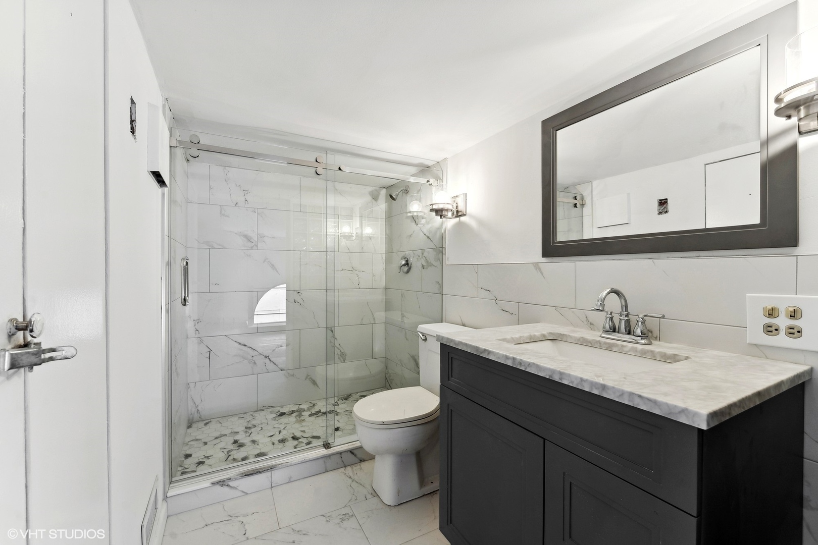 345 N Canal Street Unit: 1601