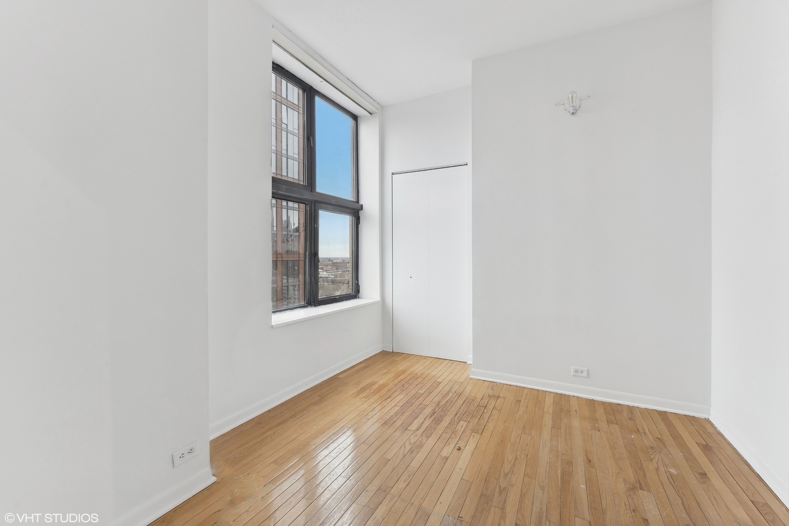 345 N Canal Street Unit: 1601