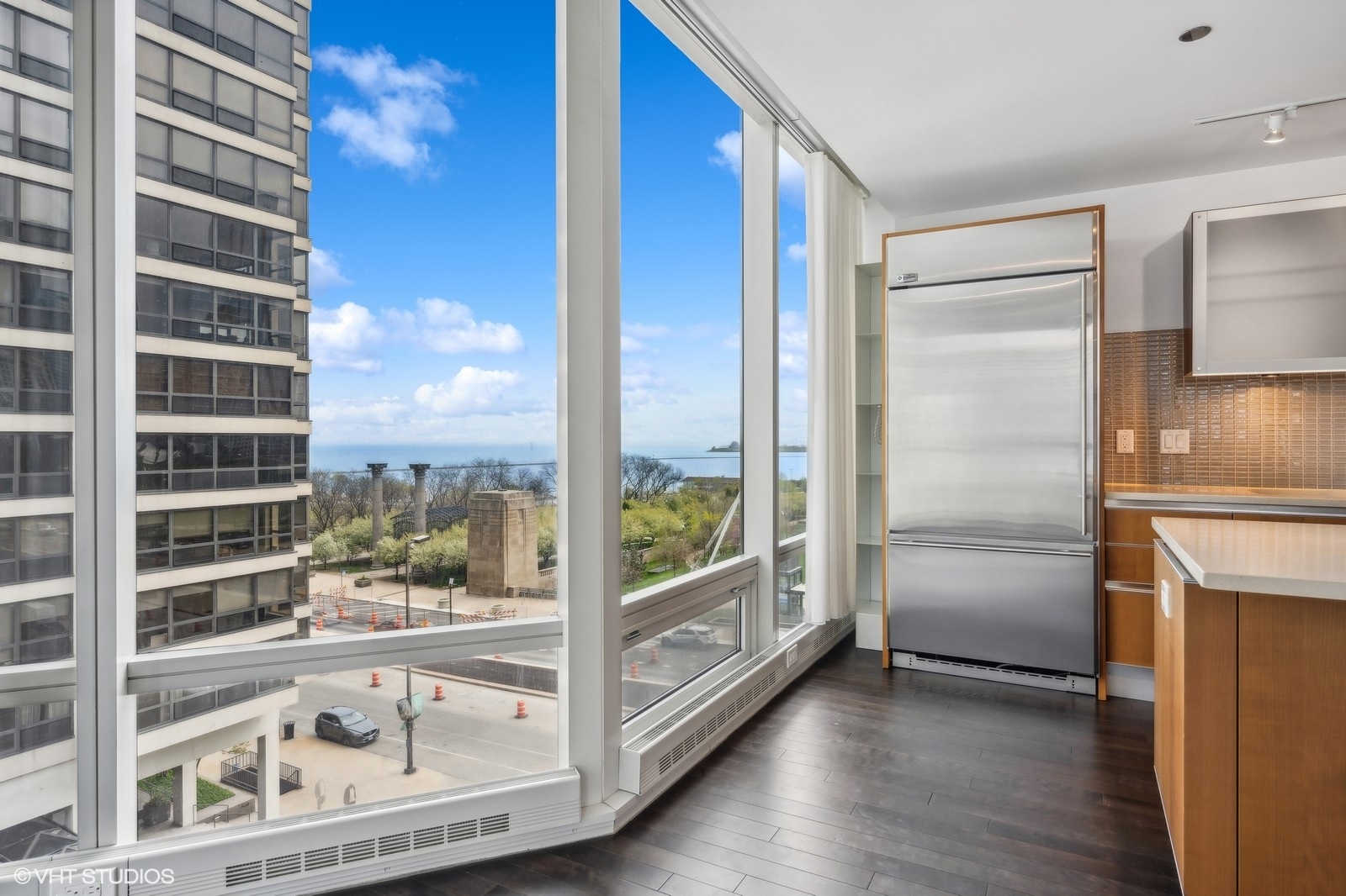 340 E Randolph Street Unit: 500