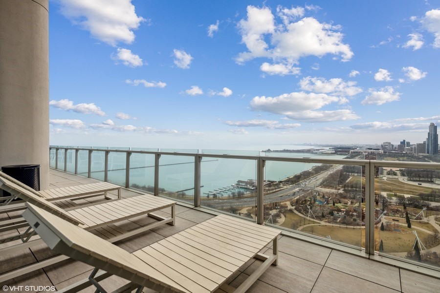 340 E Randolph Street Unit: 500