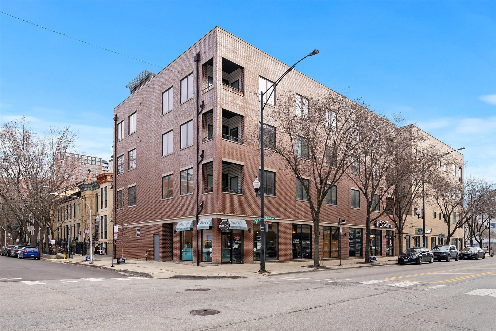 1312 W Madison Street Unit: 3B