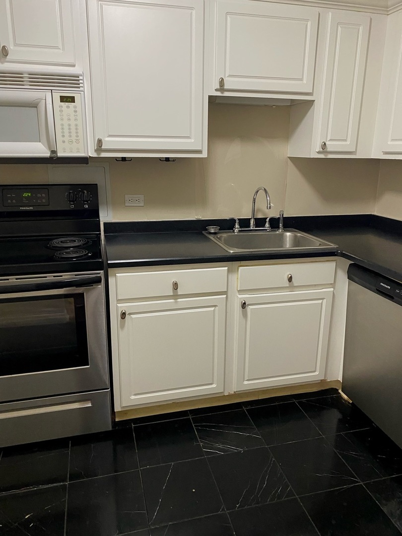 10 E ONTARIO Street Unit: 1110