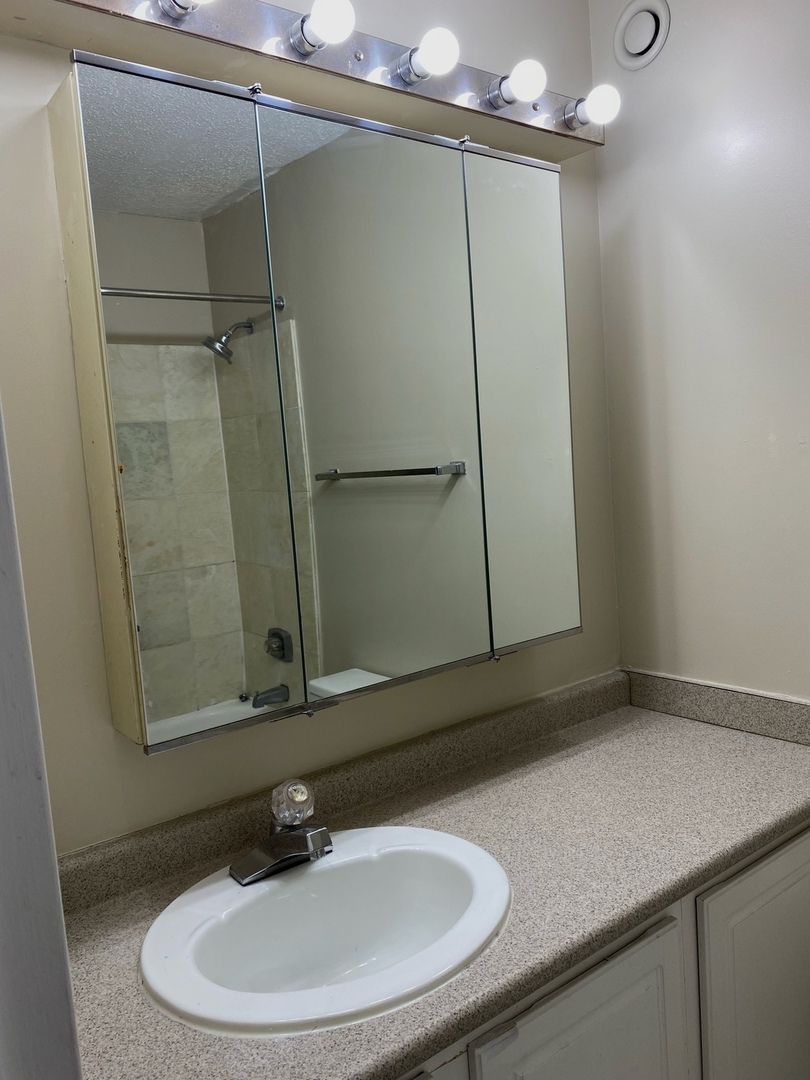 10 E ONTARIO Street Unit: 1110