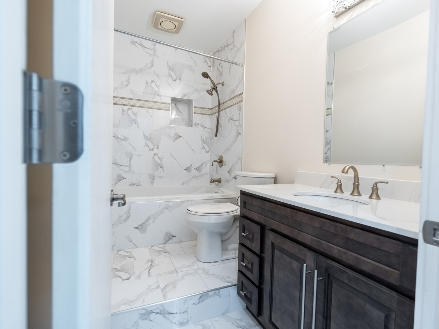 910 S Michigan Avenue Unit: 402