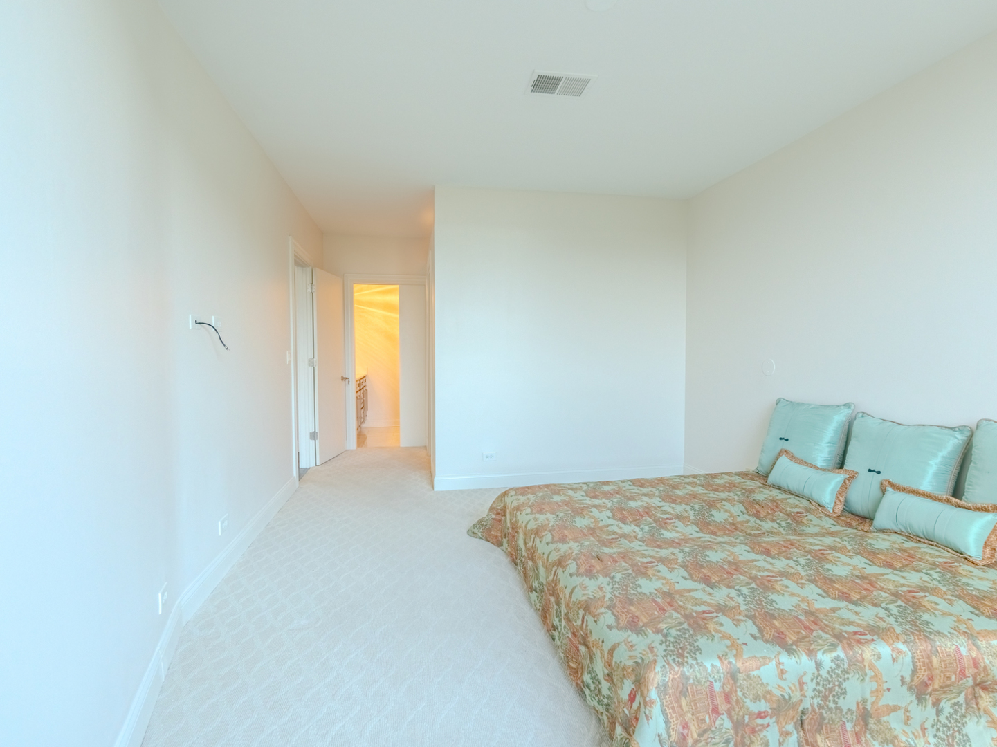 910 S Michigan Avenue Unit: 402