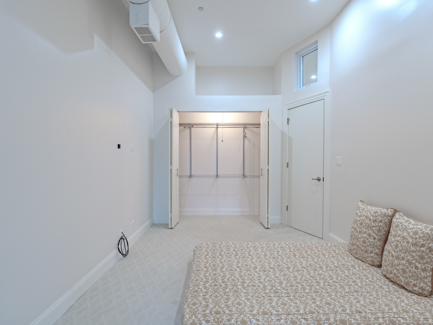 910 S Michigan Avenue Unit: 402