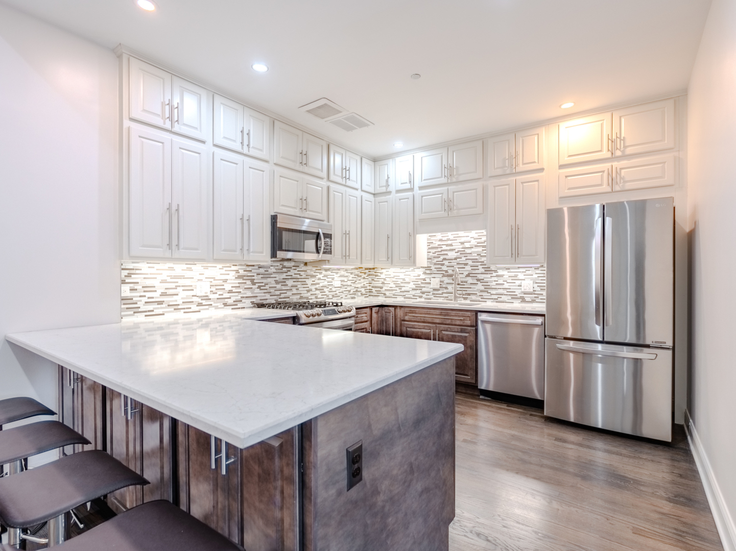 910 S Michigan Avenue Unit: 402