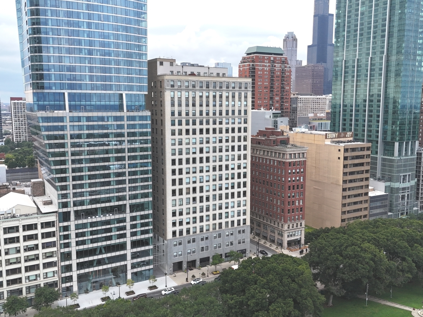 910 S Michigan Avenue Unit: 402