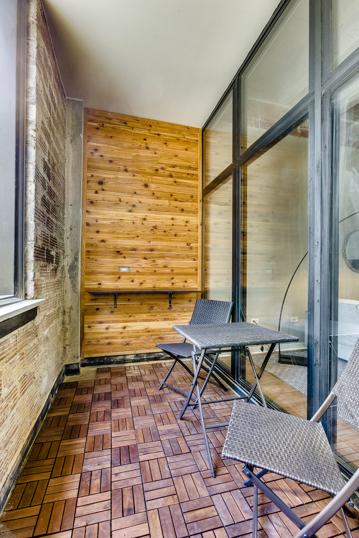 20 N STATE Street Unit: 910