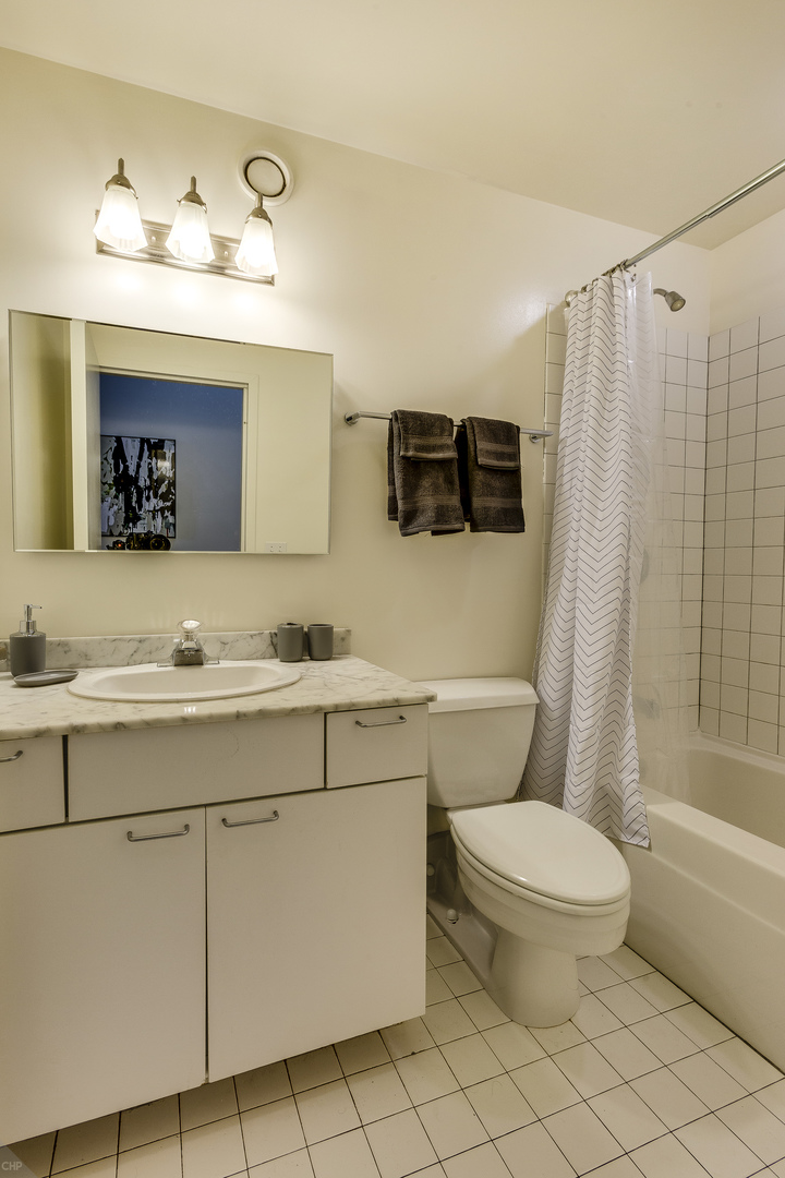 20 N STATE Street Unit: 910