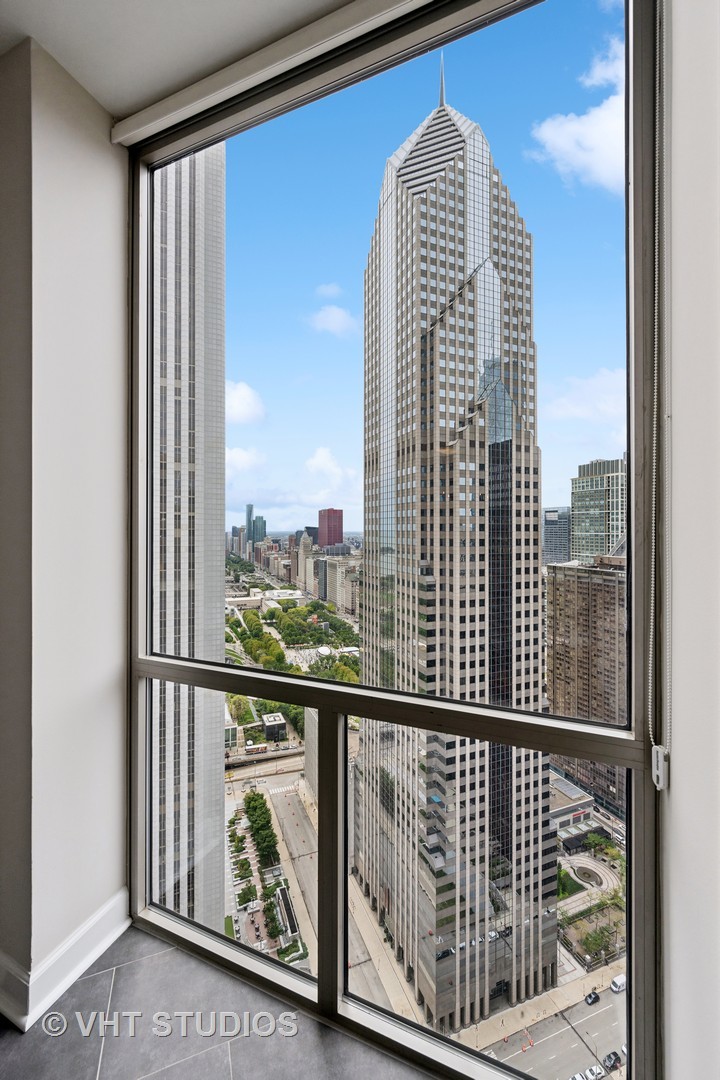 222 N COLUMBUS Drive Unit: 4402