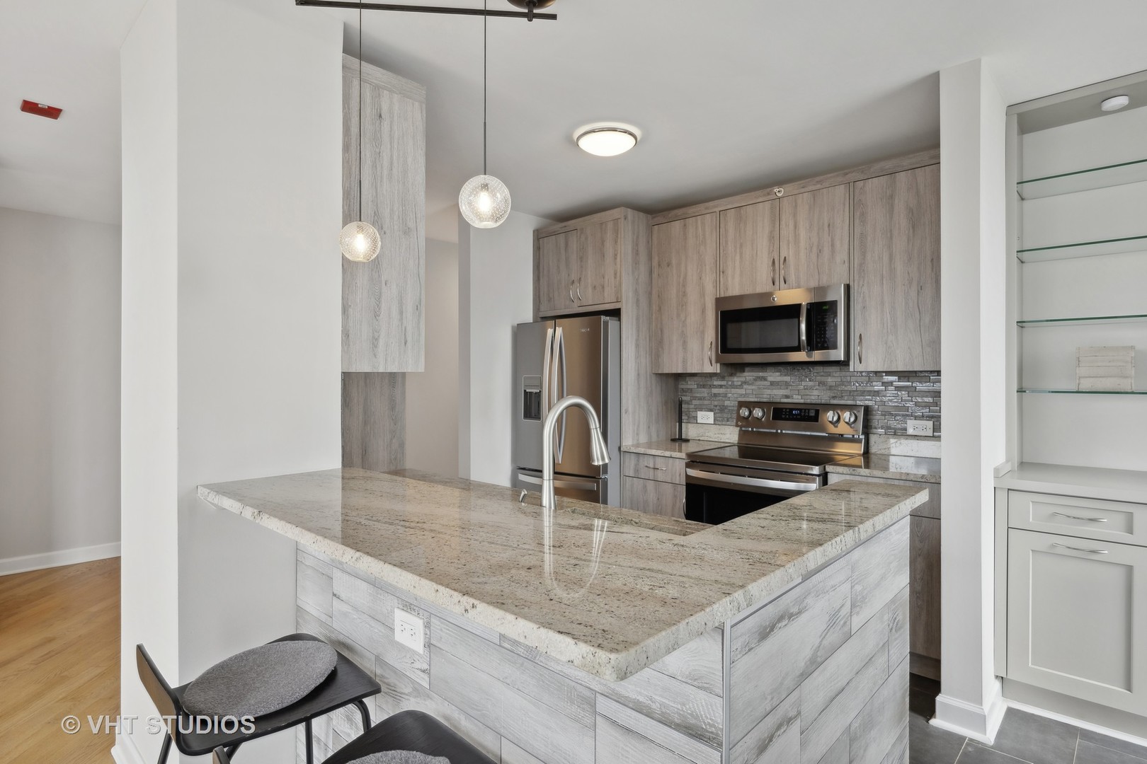 222 N COLUMBUS Drive Unit: 4402