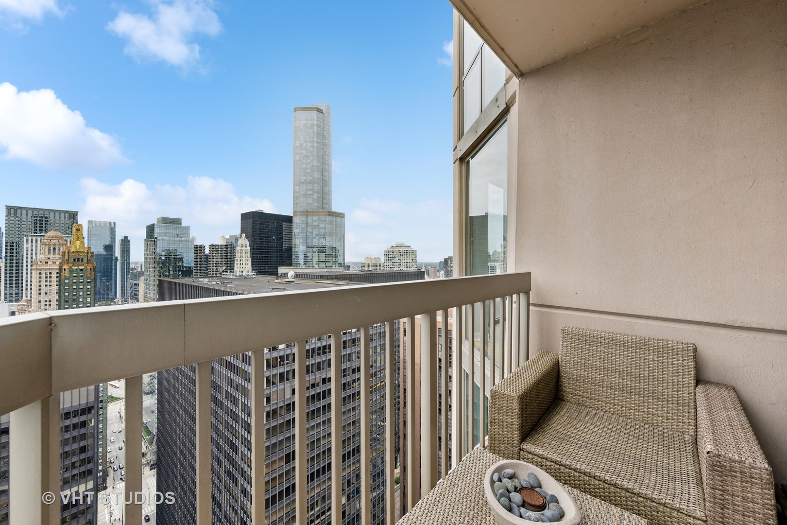 222 N COLUMBUS Drive Unit: 4402