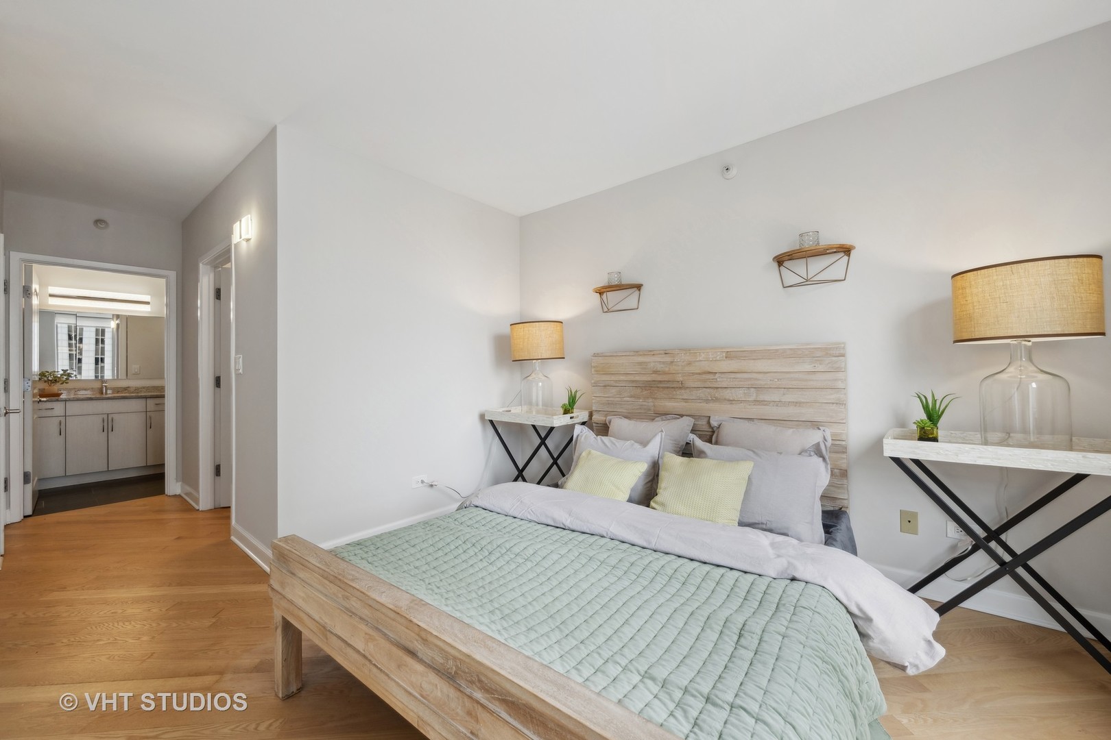 222 N COLUMBUS Drive Unit: 4402