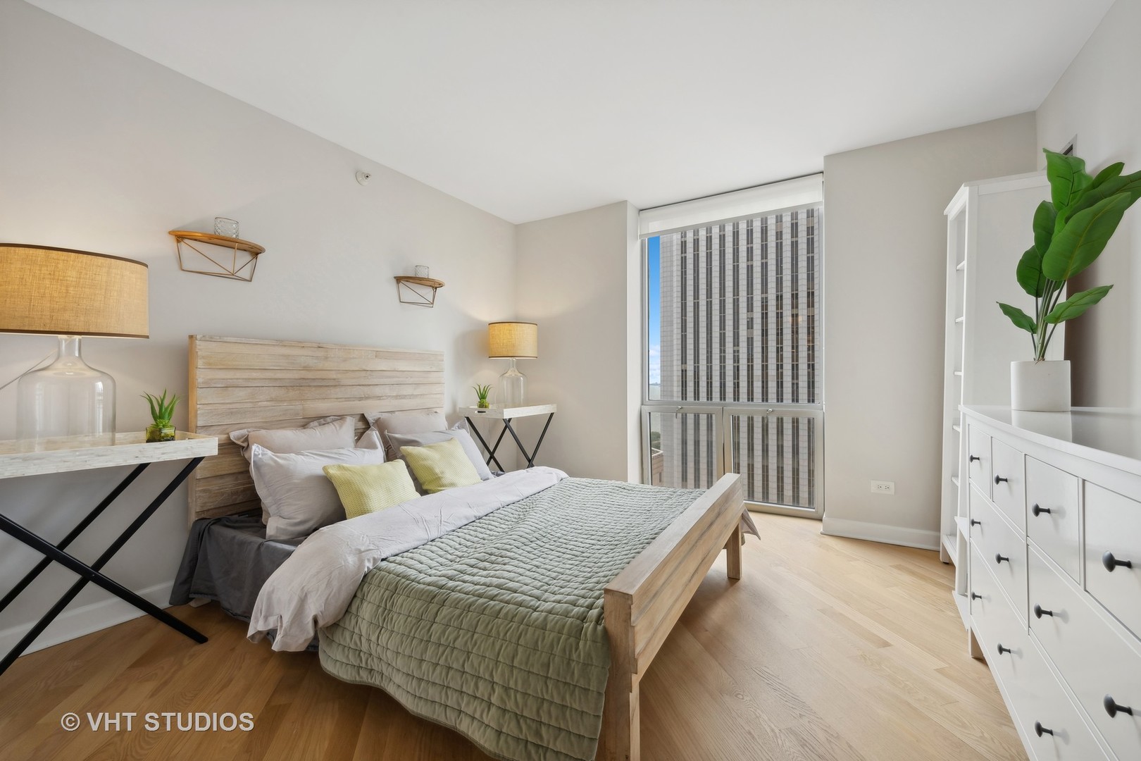 222 N COLUMBUS Drive Unit: 4402