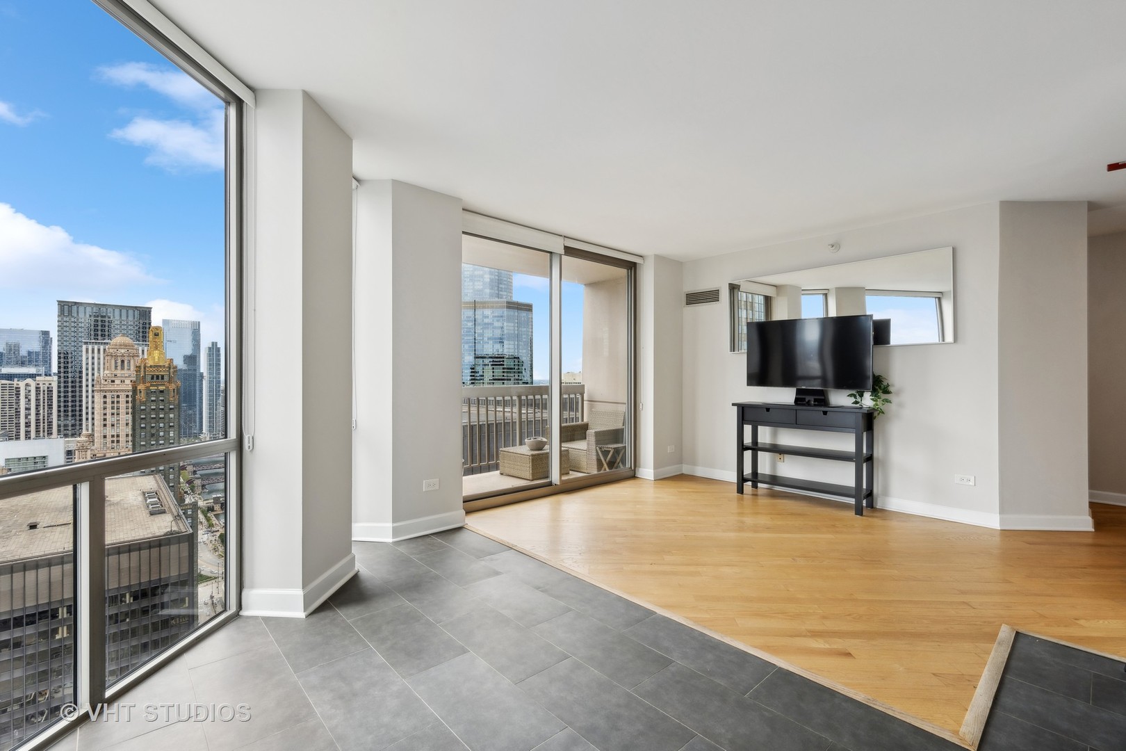 222 N COLUMBUS Drive Unit: 4402