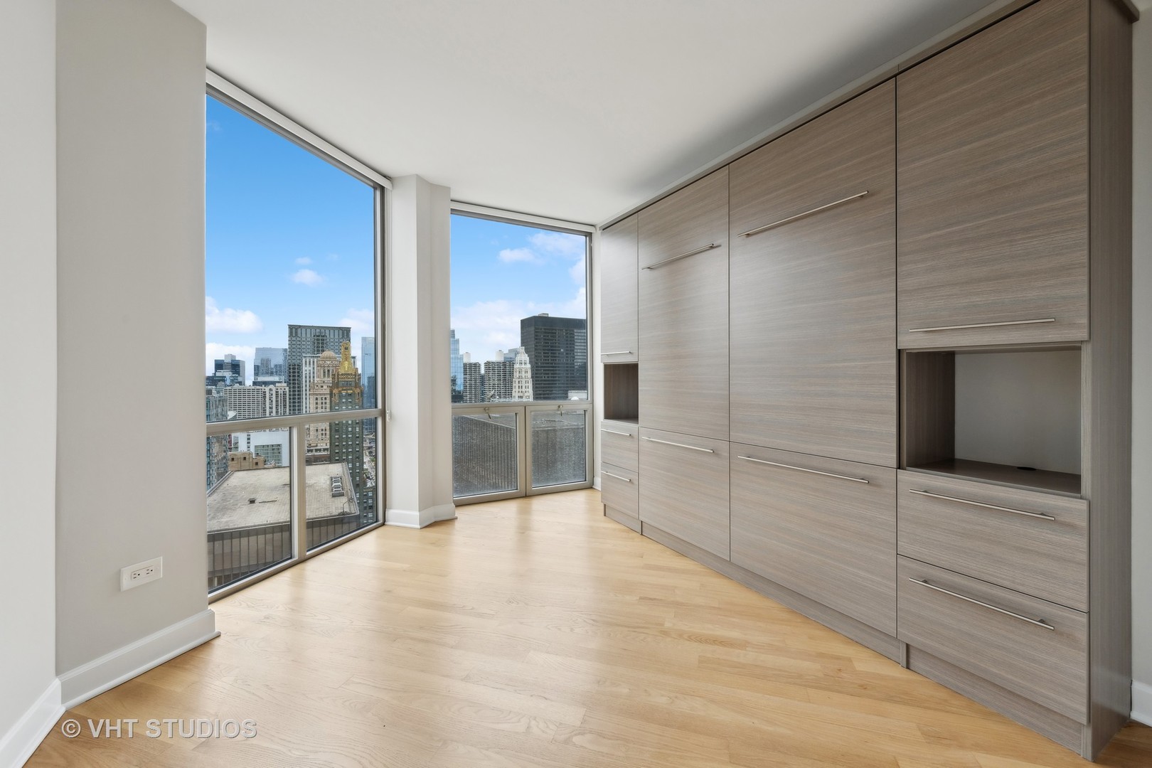 222 N COLUMBUS Drive Unit: 4402