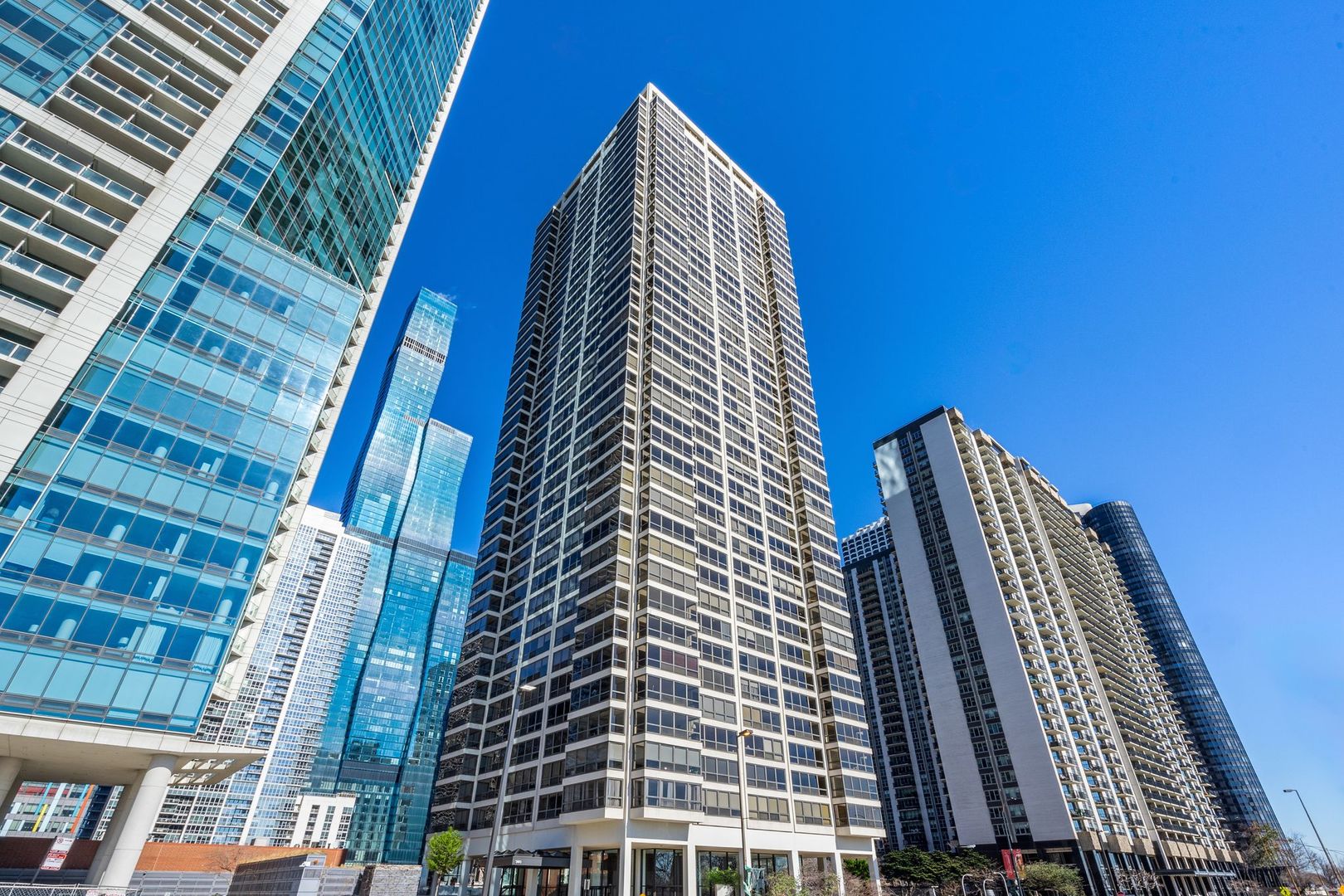 360 E Randolph Street Unit: 3704