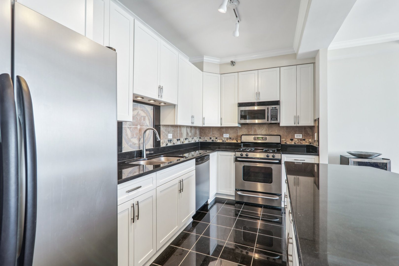 33 W Ontario Street Unit: 51F