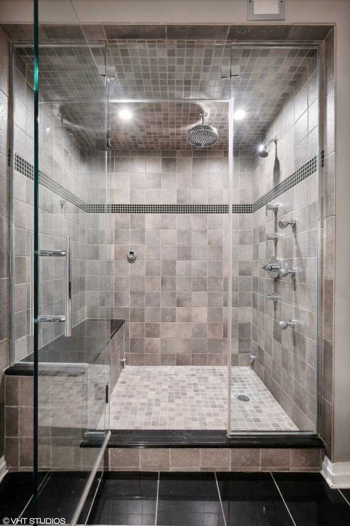 33 W Ontario Street Unit: 51F