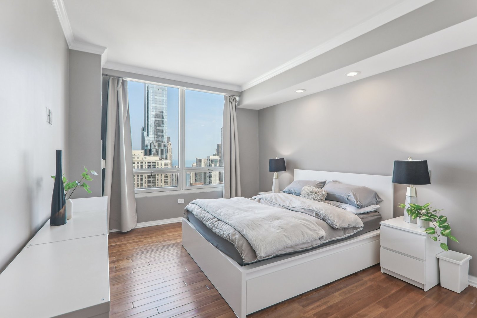 33 W Ontario Street Unit: 51F