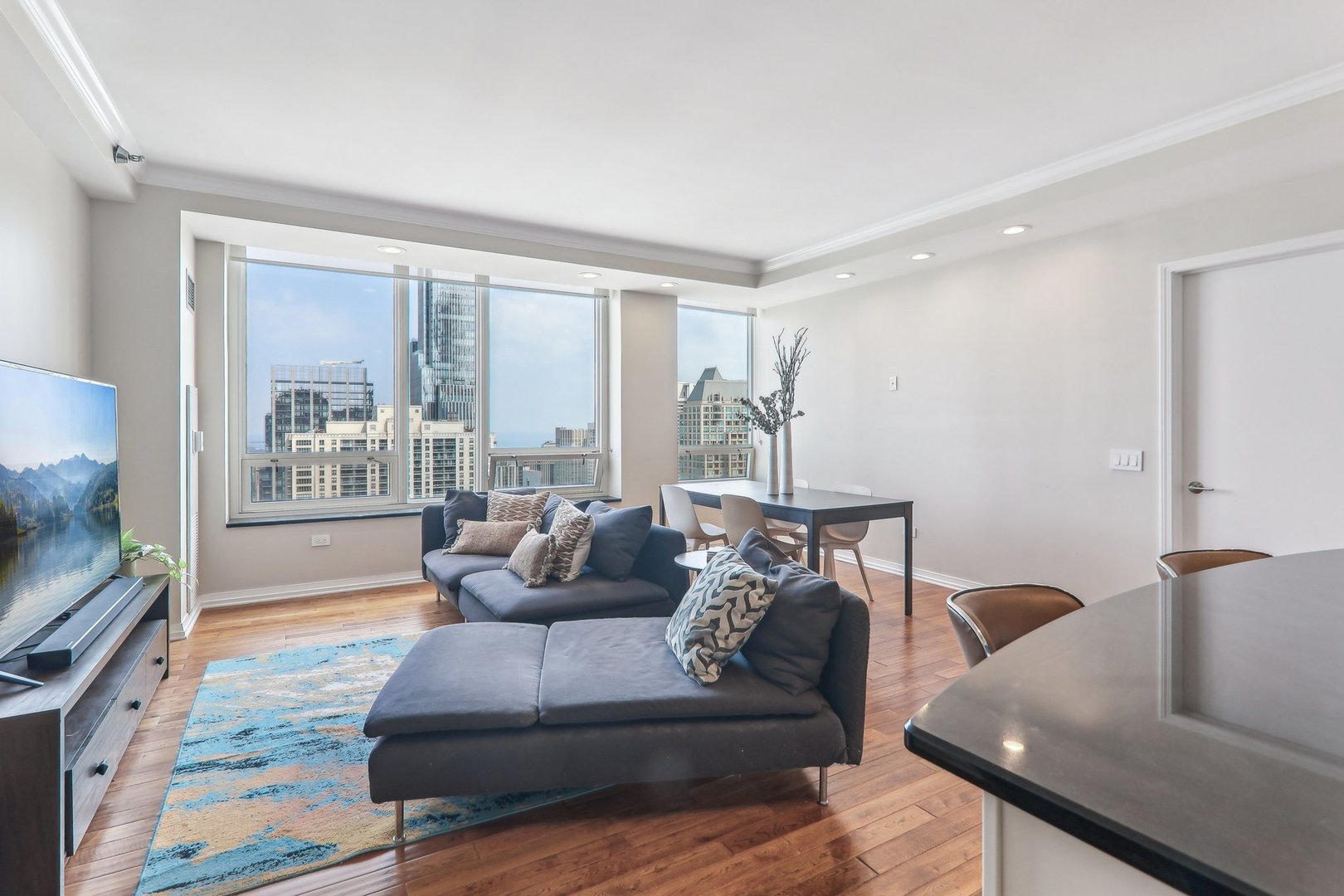 33 W Ontario Street Unit: 51F