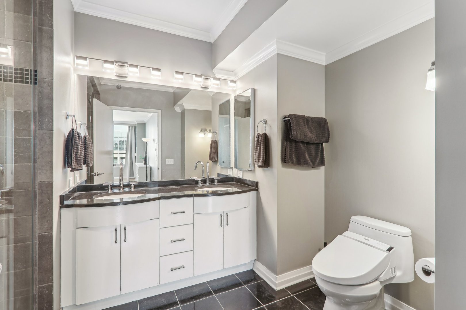 33 W Ontario Street Unit: 51F