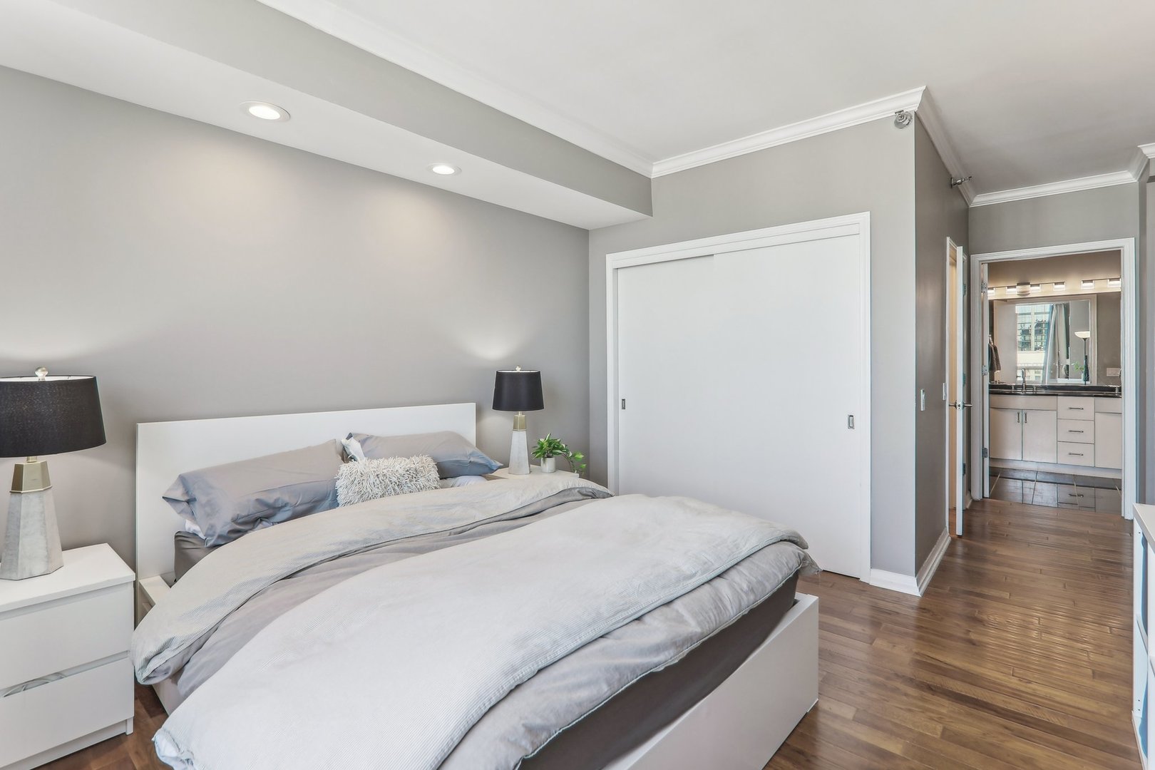 33 W Ontario Street Unit: 51F