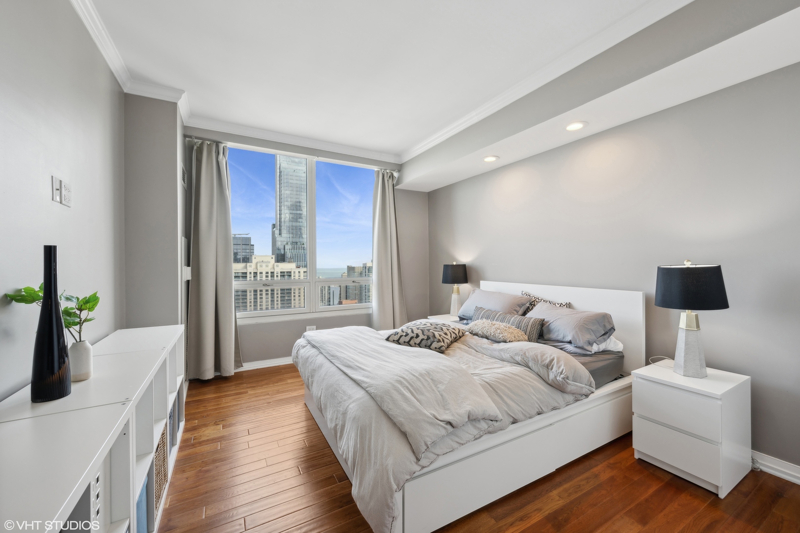 33 W Ontario Street Unit: 51F